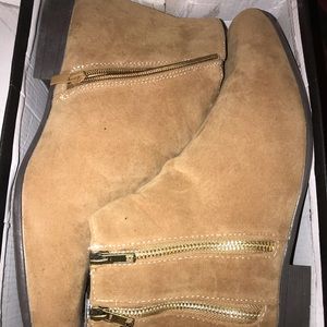 CHELSEA BOOTS IN TAN